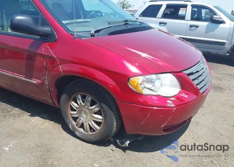 2005 Chrysler Town & Country Touring from USA, damaged, VIN 2C4GP54L75R447529